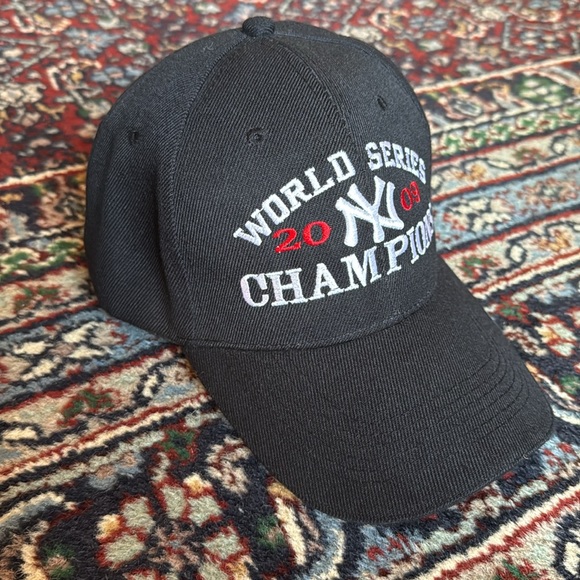 New York Yankees World Series 2009 Champions Black Velcro Adjustable Hat - Picture 6 of 6
